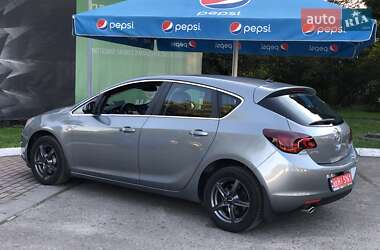 Хэтчбек Opel Astra 2011 в 