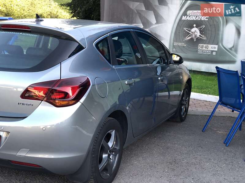 Хэтчбек Opel Astra 2011 в Львове