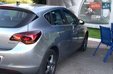 Хэтчбек Opel Astra 2011 в 