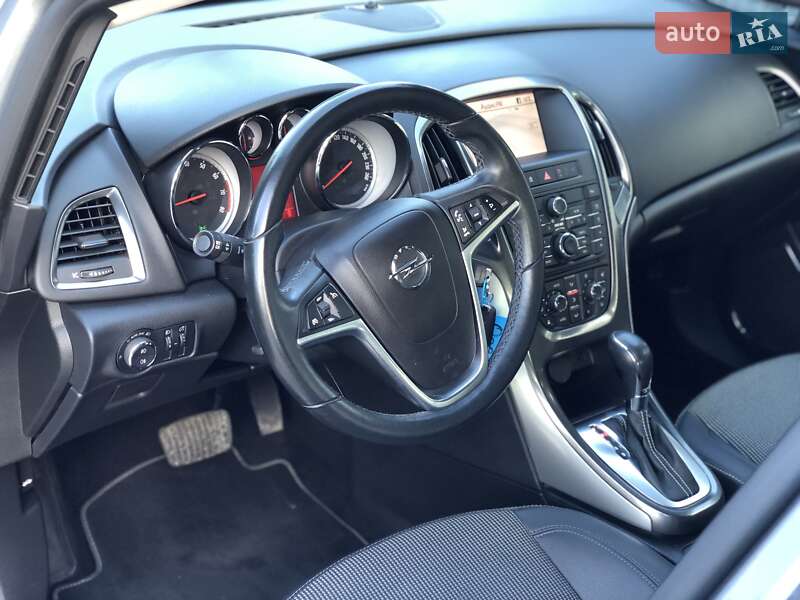 Хэтчбек Opel Astra 2011 в Львове