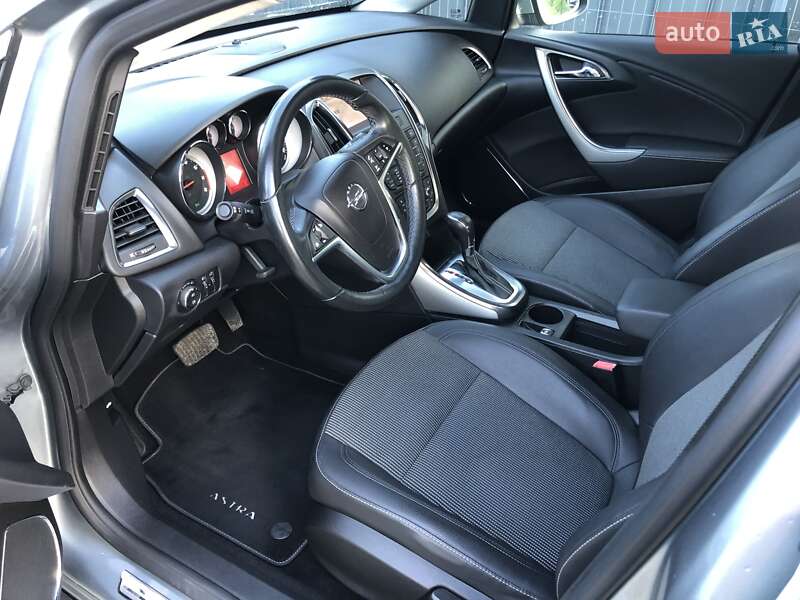 Хэтчбек Opel Astra 2011 в Львове