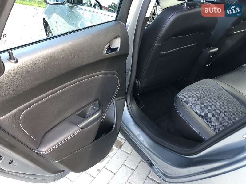 Хэтчбек Opel Astra 2011 в Львове