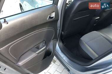 Хэтчбек Opel Astra 2011 в 