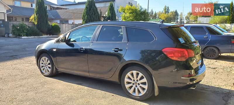 Універсал Opel Astra 2013 в Сторожинці