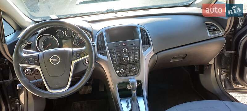 Універсал Opel Astra 2013 в Сторожинці