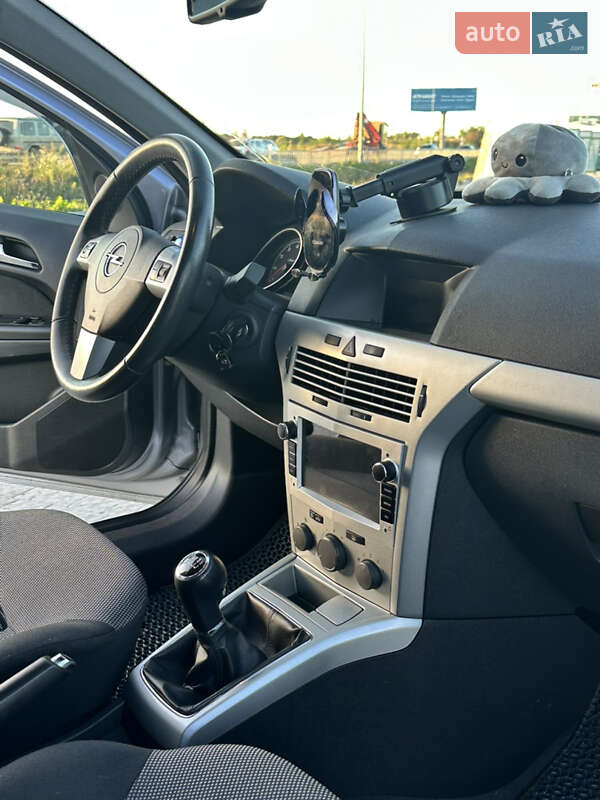 Универсал Opel Astra 2009 в Львове