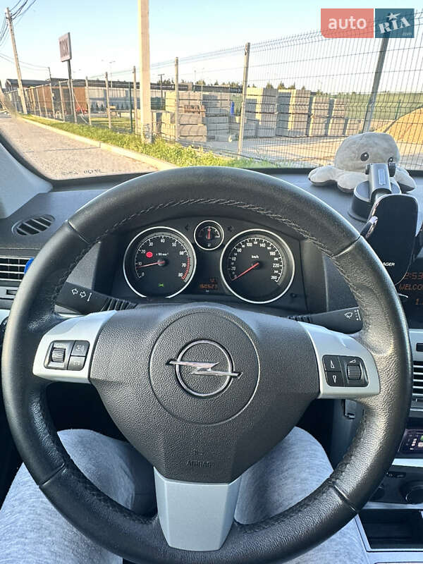 Универсал Opel Astra 2009 в Львове