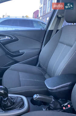 Универсал Opel Astra 2012 в 