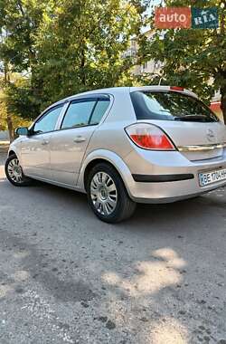 Хэтчбек Opel Astra 2005 в 