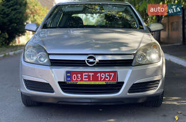 Хэтчбек Opel Astra 2005 в 