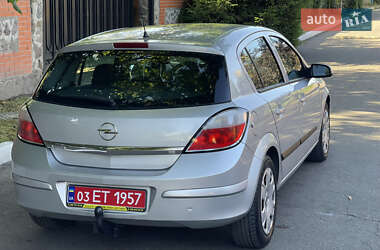 Хэтчбек Opel Astra 2005 в 