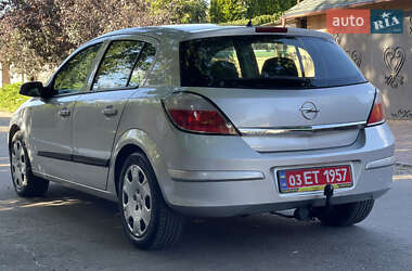 Хэтчбек Opel Astra 2005 в 