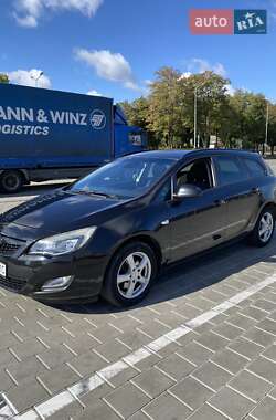Универсал Opel Astra 2011 в Черкассах