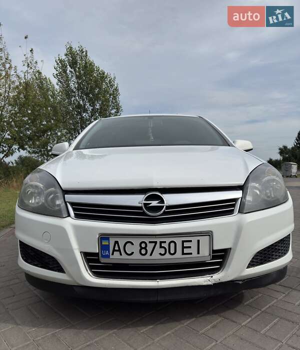 Хетчбек Opel Astra 2011 в Нововолинську