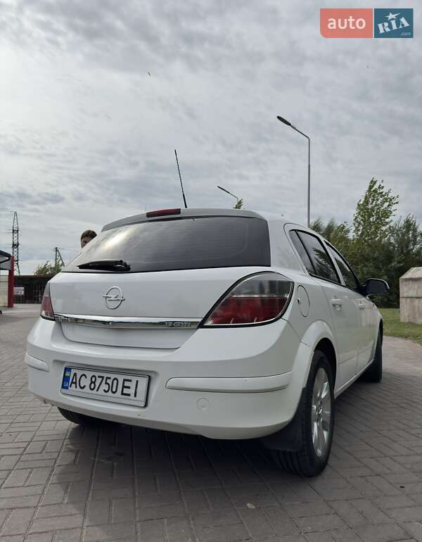 Хетчбек Opel Astra 2011 в Нововолинську