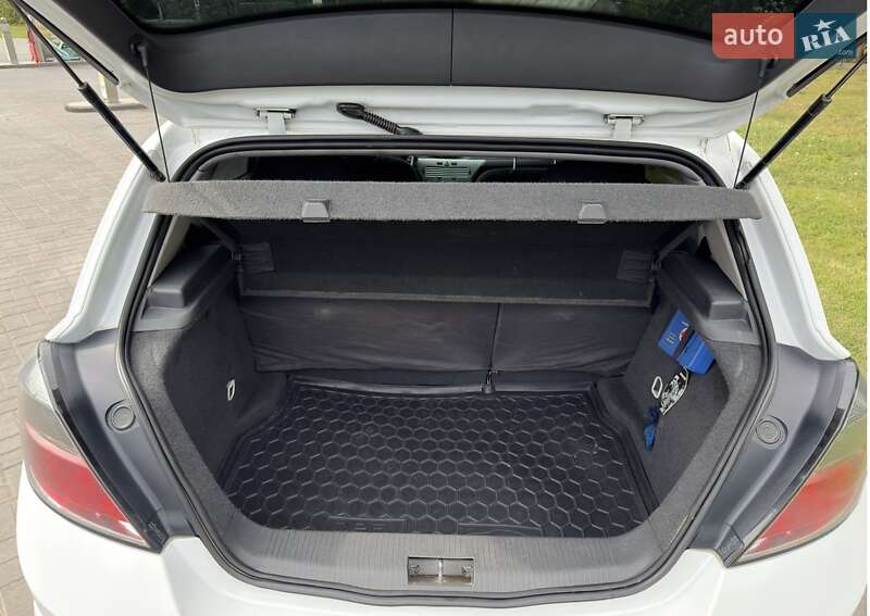 Хетчбек Opel Astra 2011 в Нововолинську