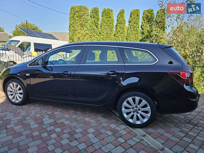 Универсал Opel Astra 2011 в Калуше