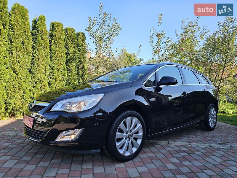 Универсал Opel Astra 2011 в Калуше