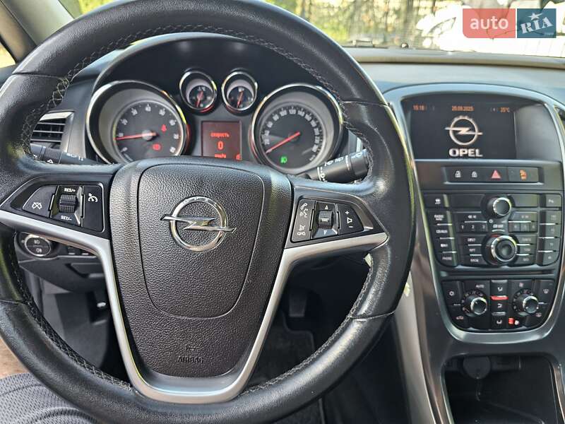 Универсал Opel Astra 2011 в Калуше