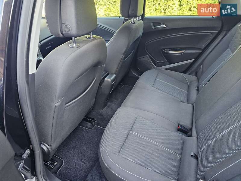 Универсал Opel Astra 2011 в Калуше