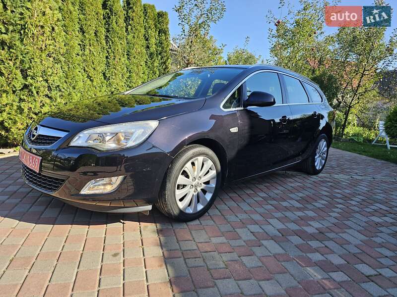 Универсал Opel Astra 2011 в Калуше