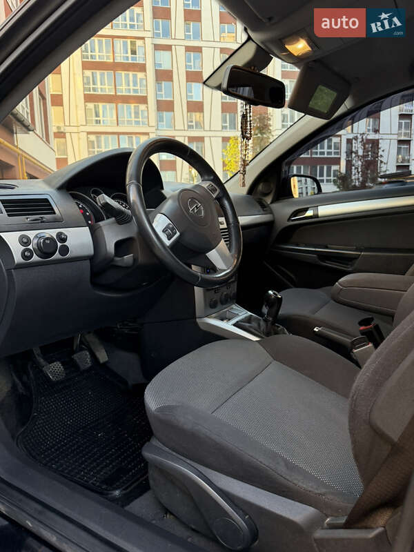 Хэтчбек Opel Astra 2009 в Ивано-Франковске