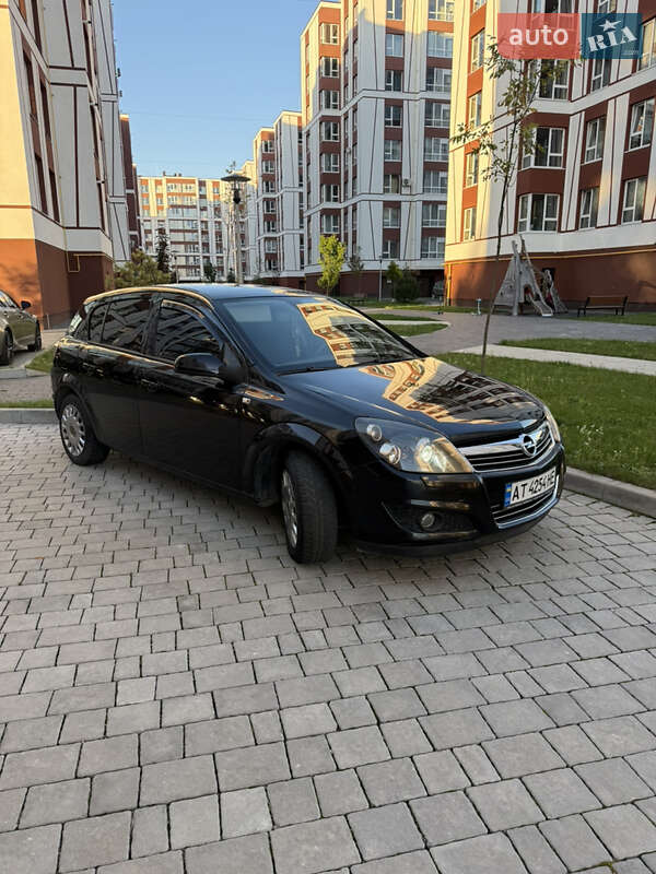 Хэтчбек Opel Astra 2009 в Ивано-Франковске