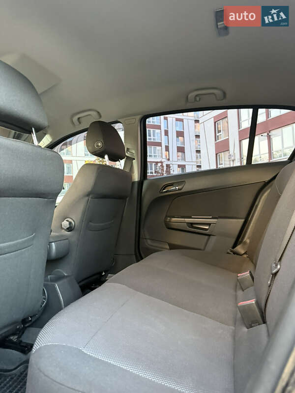 Хэтчбек Opel Astra 2009 в Ивано-Франковске
