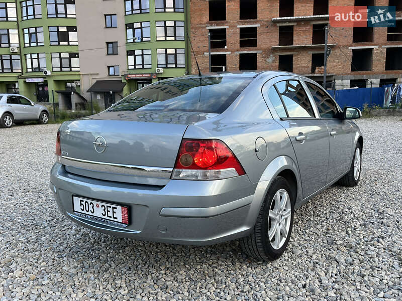 Седан Opel Astra 2011 в Калуші