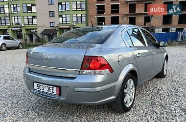 Седан Opel Astra 2011 в 