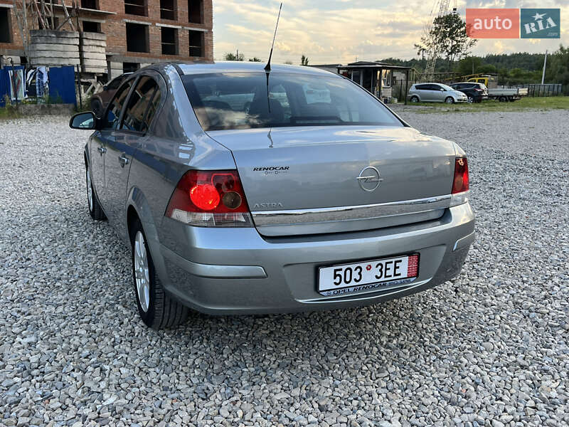 Седан Opel Astra 2011 в Калуші