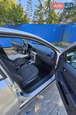 Седан Opel Astra 2011 в 