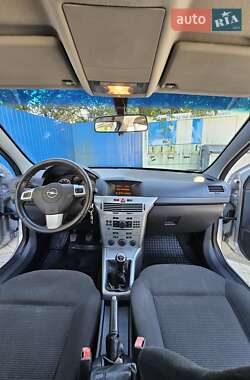Седан Opel Astra 2011 в 