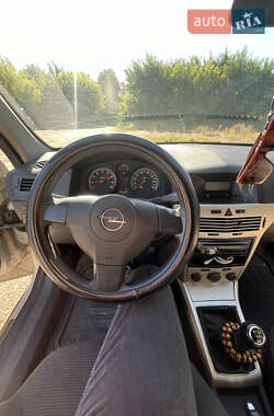Хэтчбек Opel Astra 2007 в Мене
