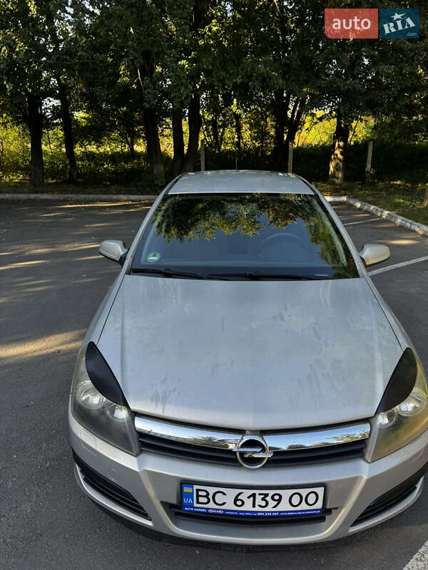 Хэтчбек Opel Astra 2006 в Дрогобыче