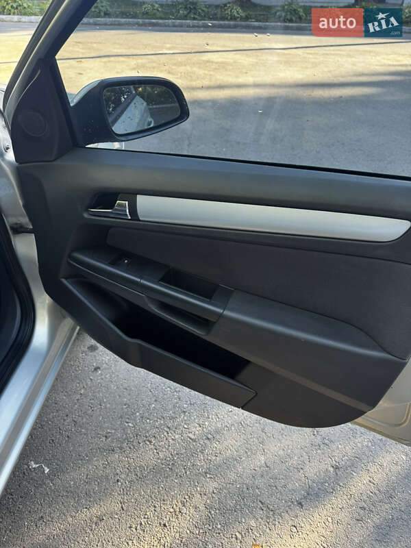 Хэтчбек Opel Astra 2006 в Дрогобыче