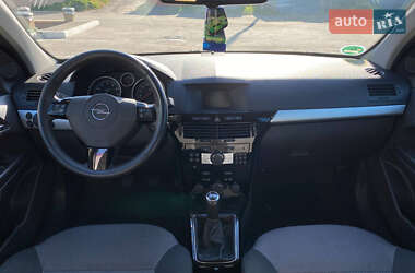 Универсал Opel Astra 2010 в 