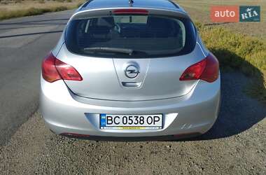 Хэтчбек Opel Astra 2010 в 