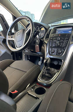 Седан Opel Astra 2012 в 