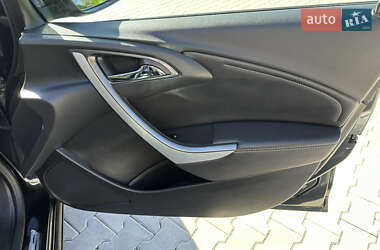Седан Opel Astra 2012 в 