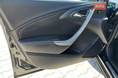Седан Opel Astra 2012 в 