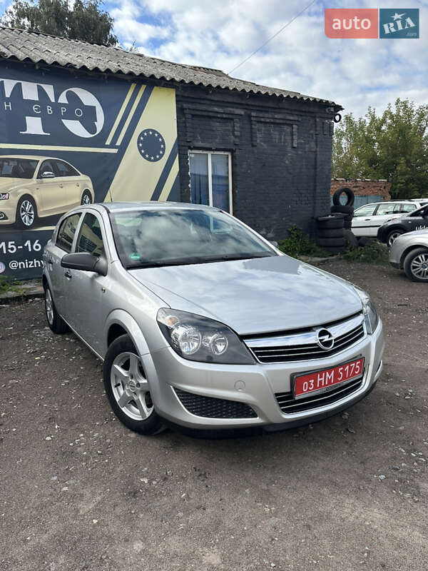 Хетчбек Opel Astra 2009 в 