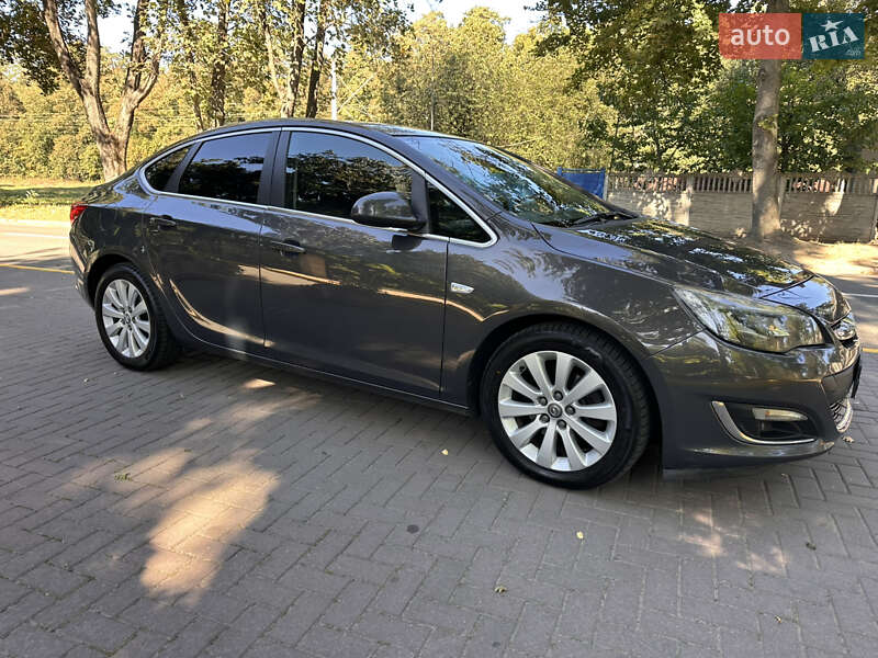 Седан Opel Astra 2013 в Киеве