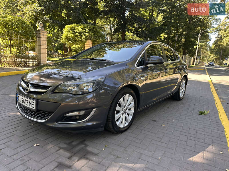 Седан Opel Astra 2013 в Киеве