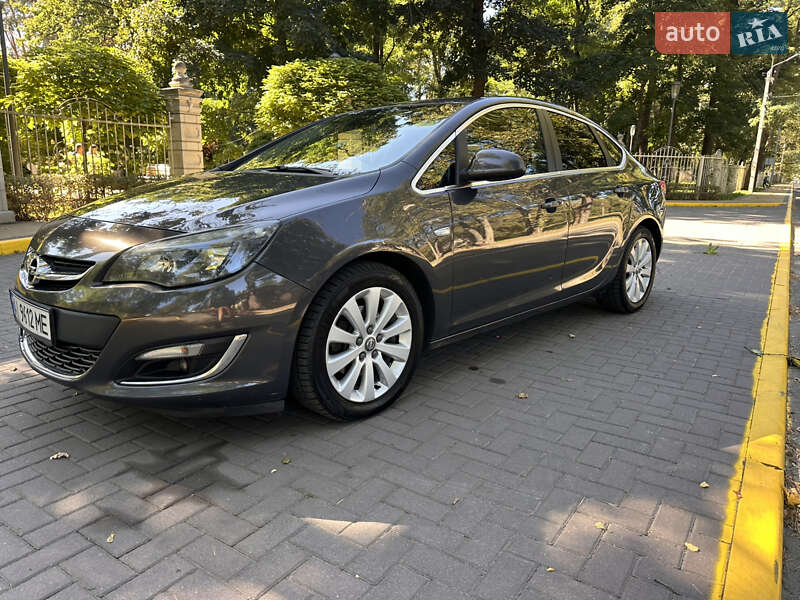 Седан Opel Astra 2013 в Киеве