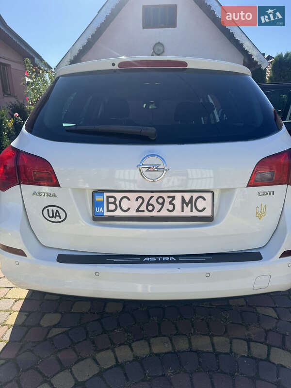 Универсал Opel Astra 2011 в Стрые