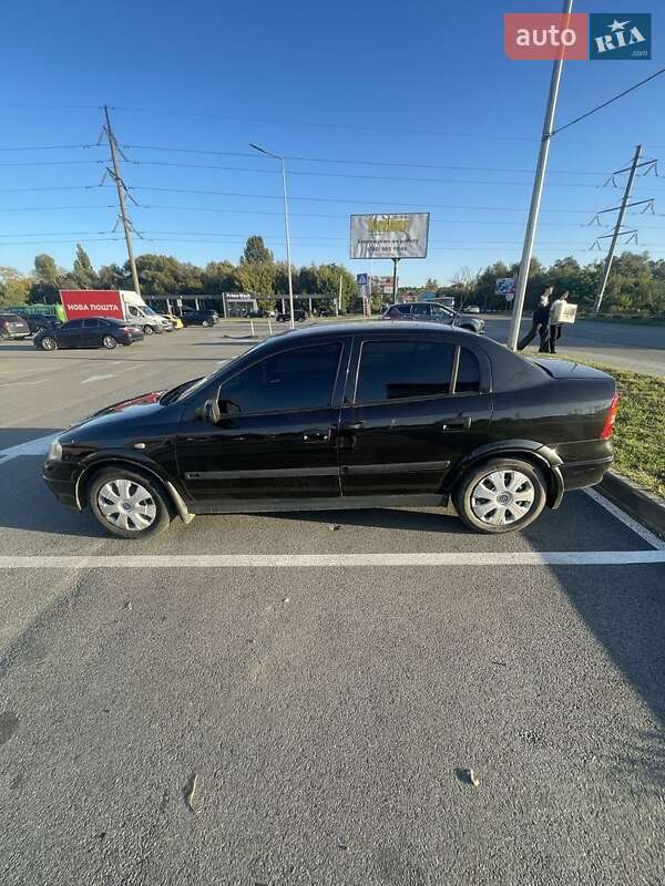 Седан Opel Astra 2008 в Гайсине