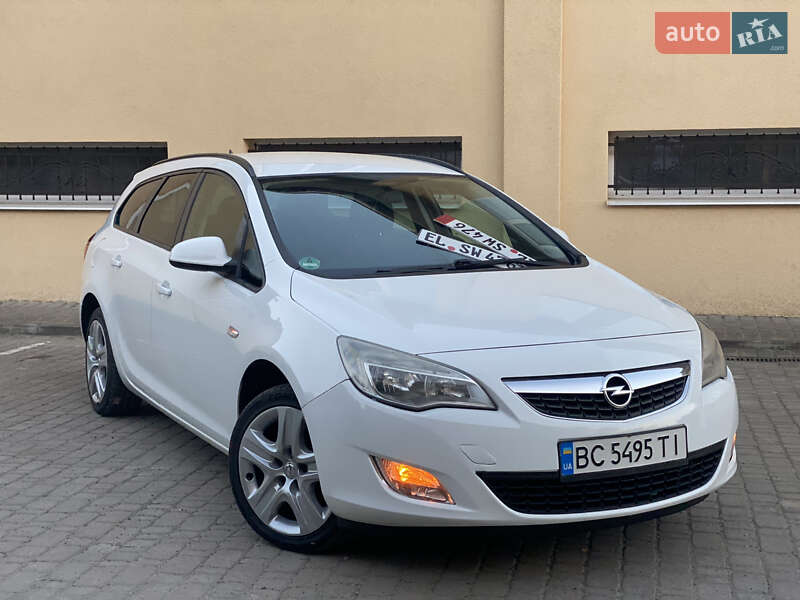Универсал Opel Astra 2011 в 
