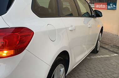 Универсал Opel Astra 2011 в 
