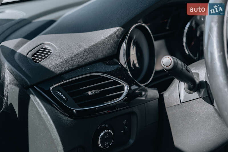 Универсал Opel Astra 2018 в Киеве фото 33 Универсал Opel Astra 2018 в Киеве